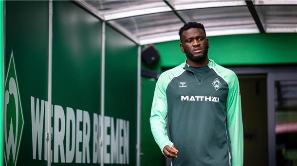 Livestream, Socken und Fitness: Boniface startet in Bremen Der Neu-Bremer Victor Boniface im Weserstadion.